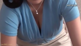 少女巨乳明星miho Ichiki展示她的巨大资产