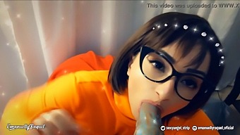 Velma给怪物口交,直到它在她嘴里射精 - Scooby Doo