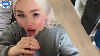 继母在意外发送色情视频后勾引继子。